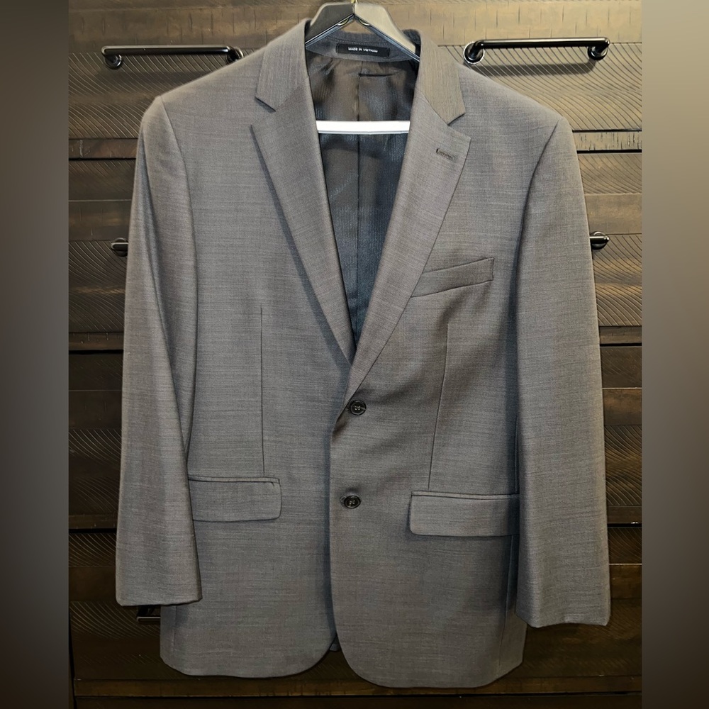 Kenneth Cole Grey Awearness Suit Jacket, Size 40R, Great Condition